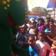 Vuli meeting his young fijian fans